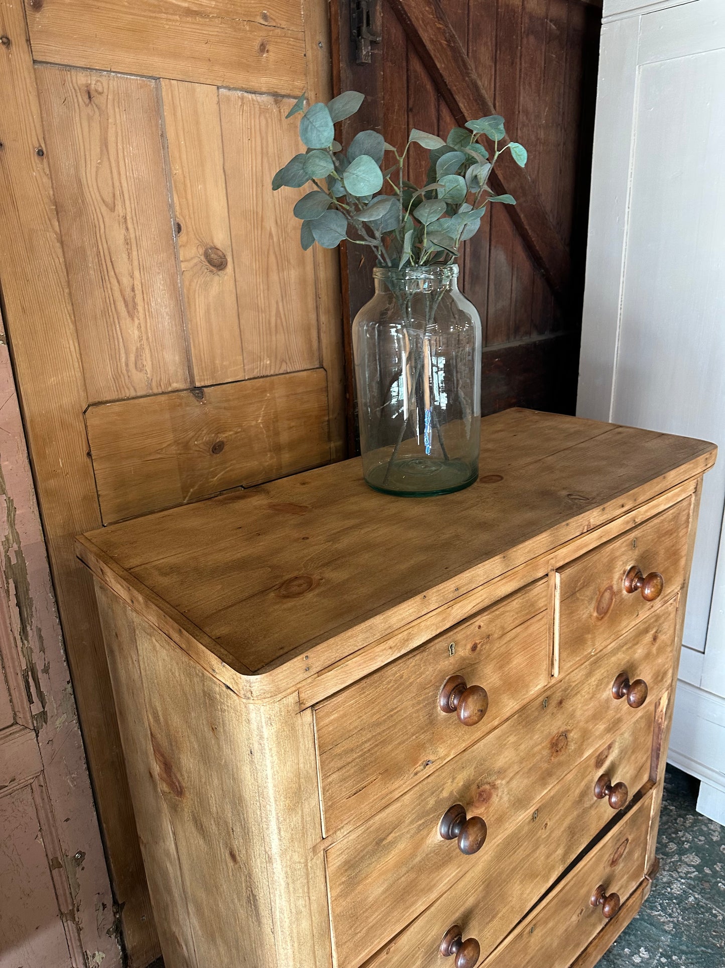 Vintage chest of drawers