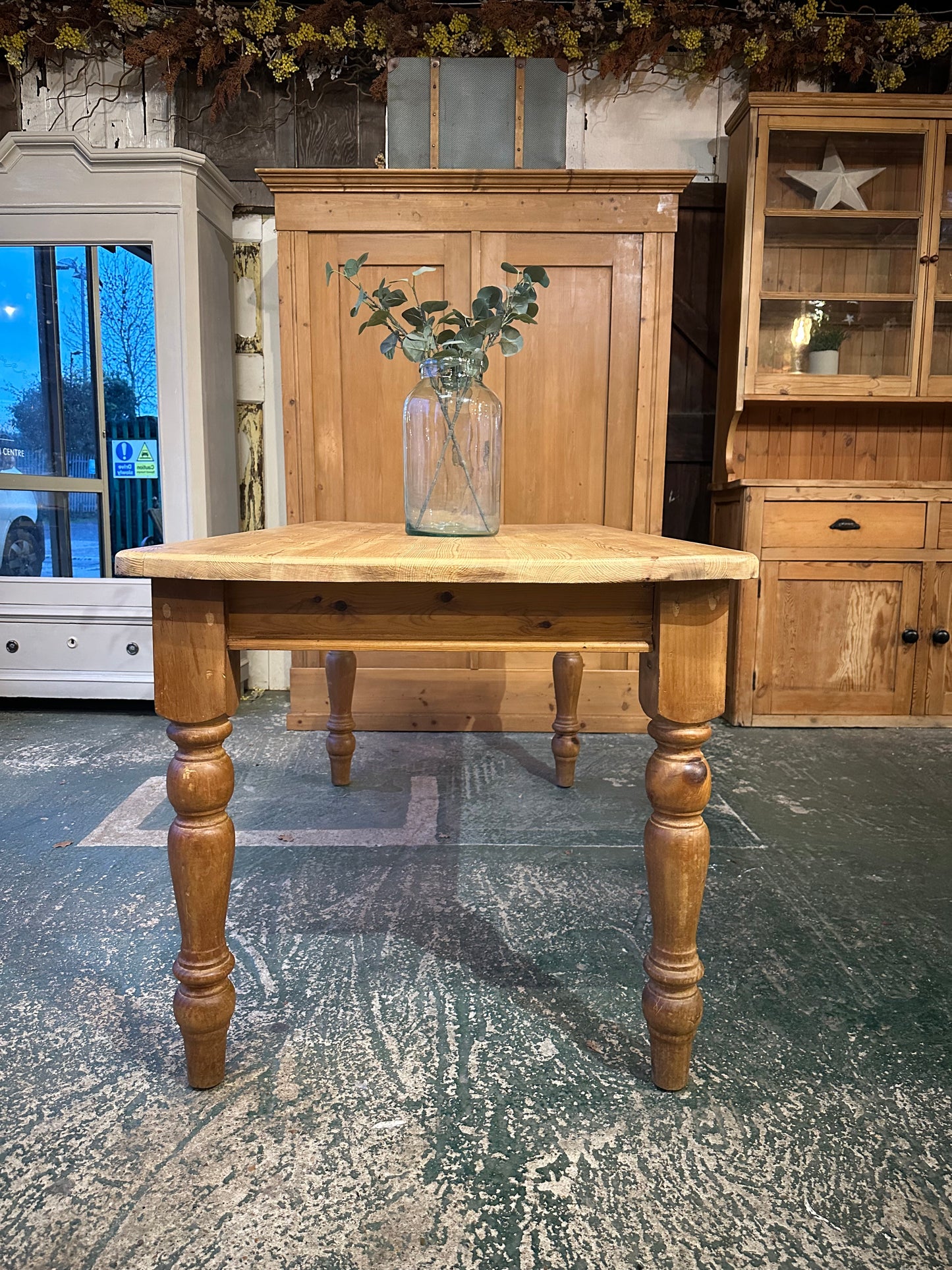 Rustic farmhouse table 6 seater