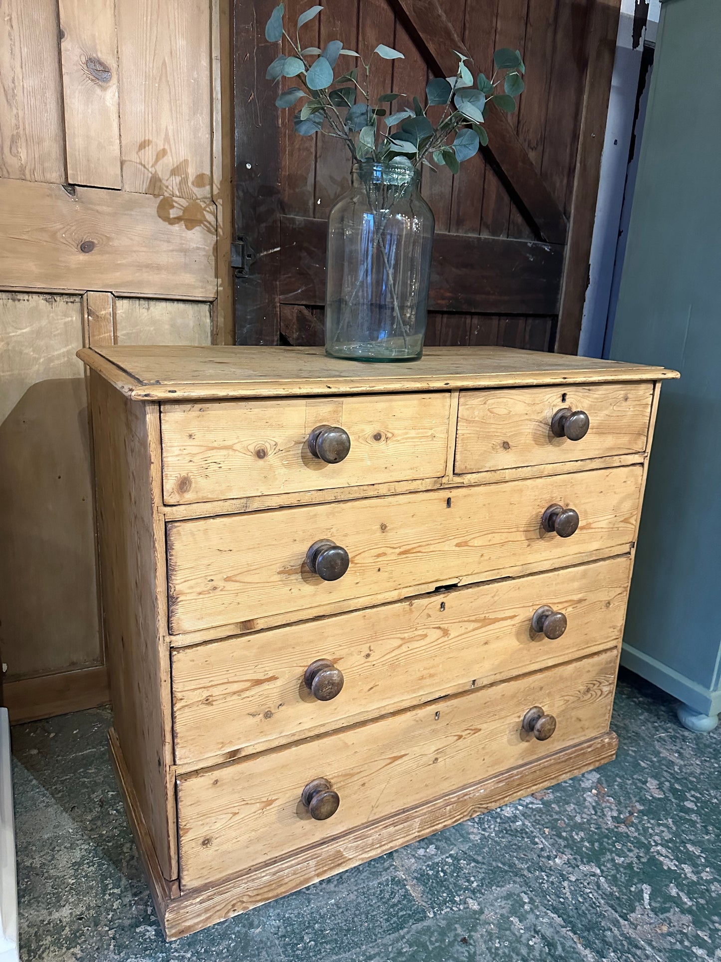 Vintage chest of drawers