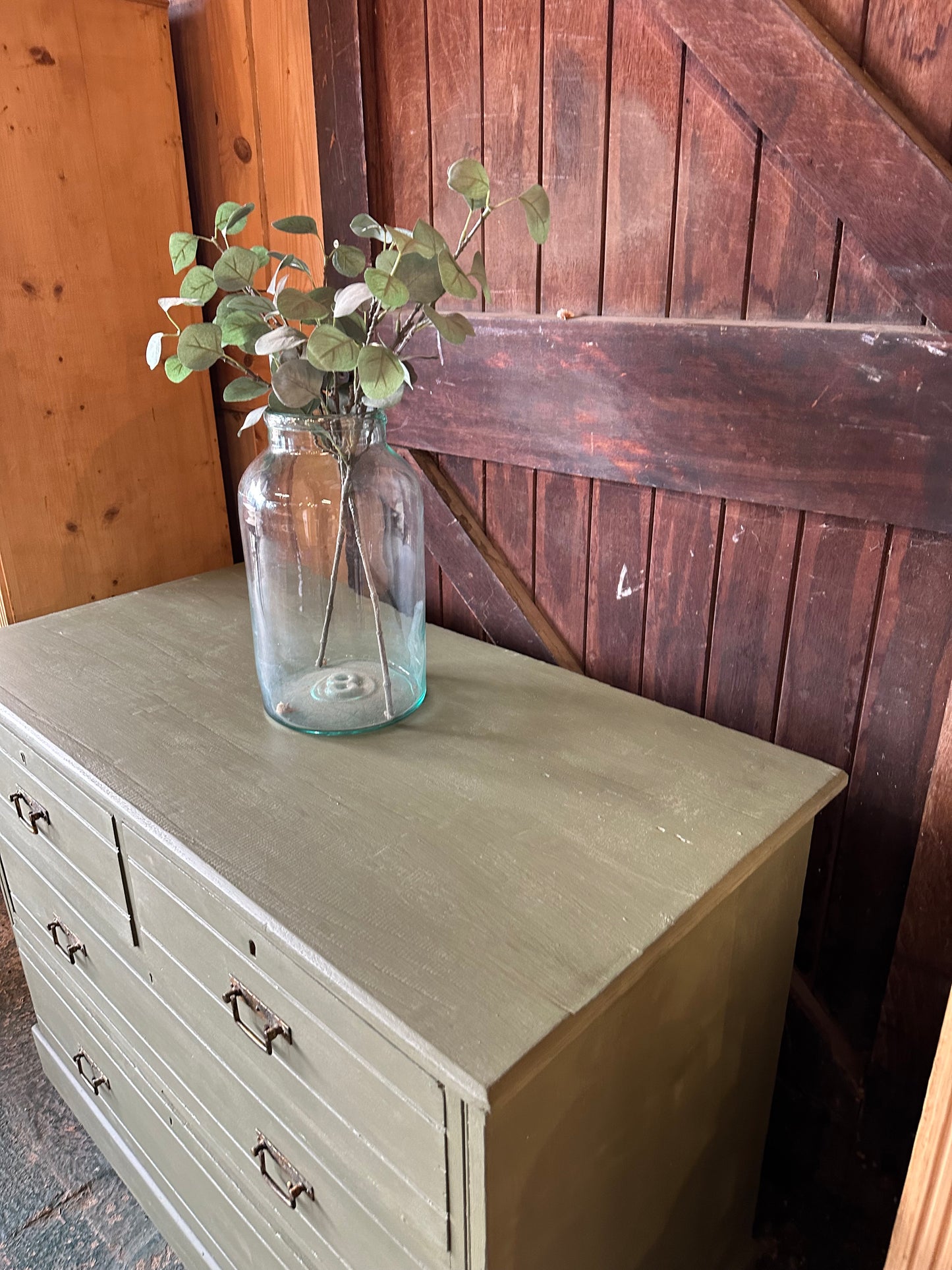 Rustic vintage chest of drawers