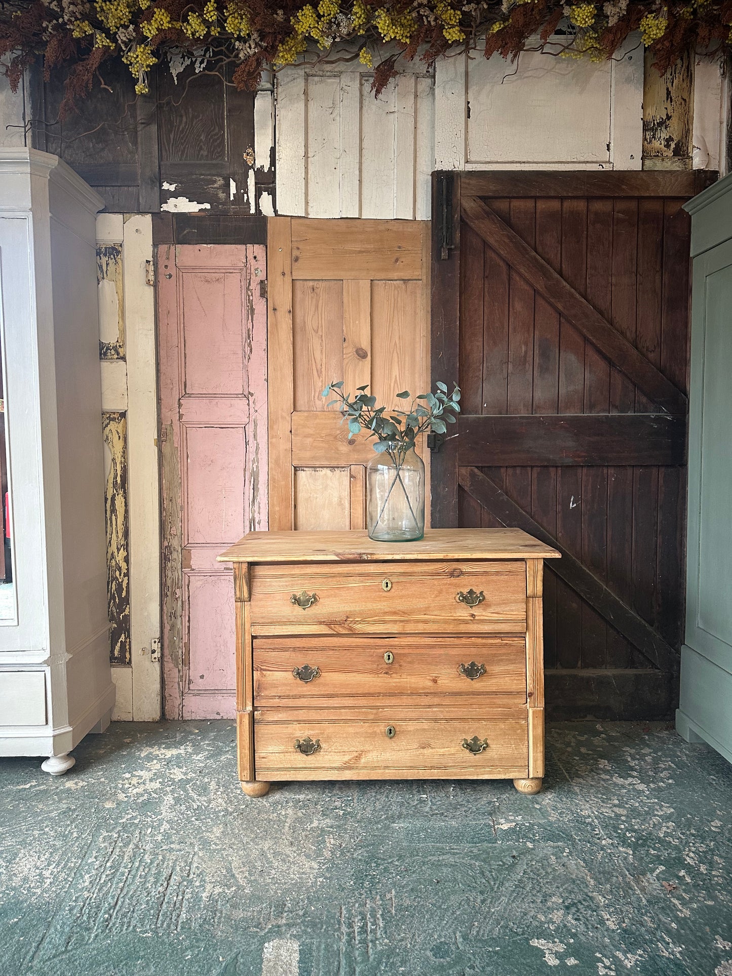 Rustic vintage chest of drawers