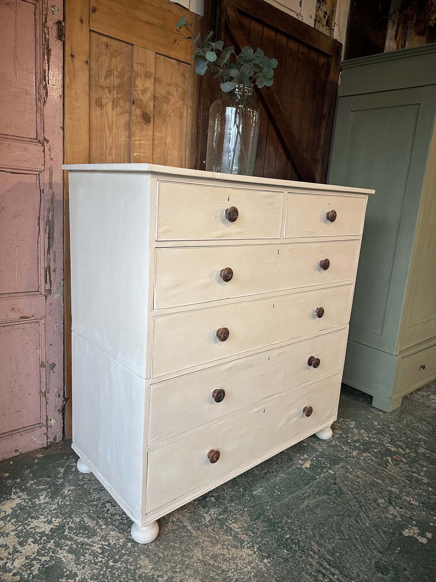 Vintage chest of drawers