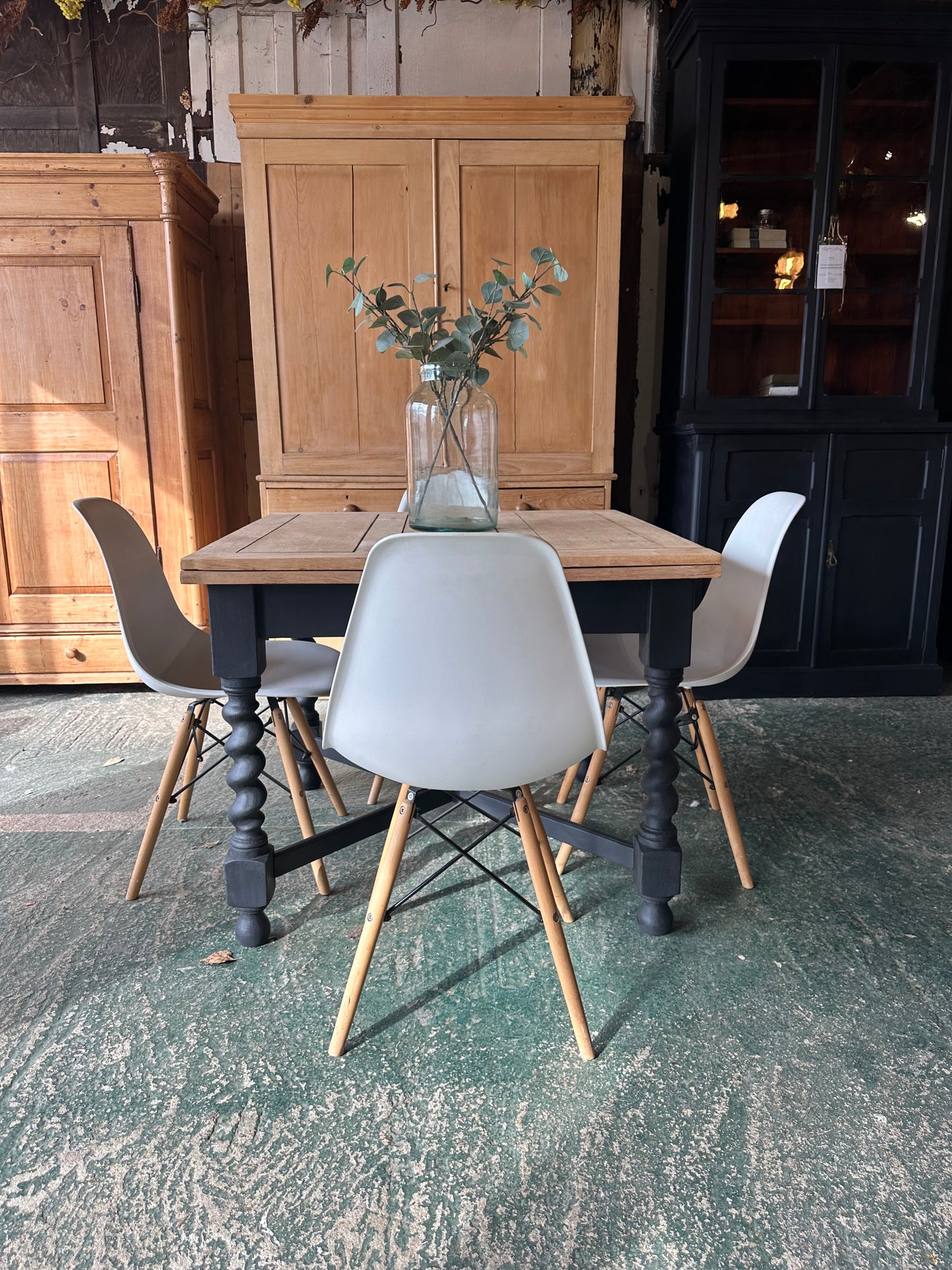 Rustic oak barley twist draw leaf table