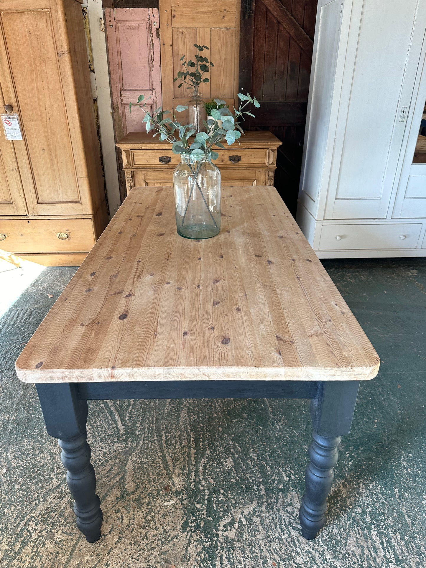 Rustic farmhouse table 8 seater