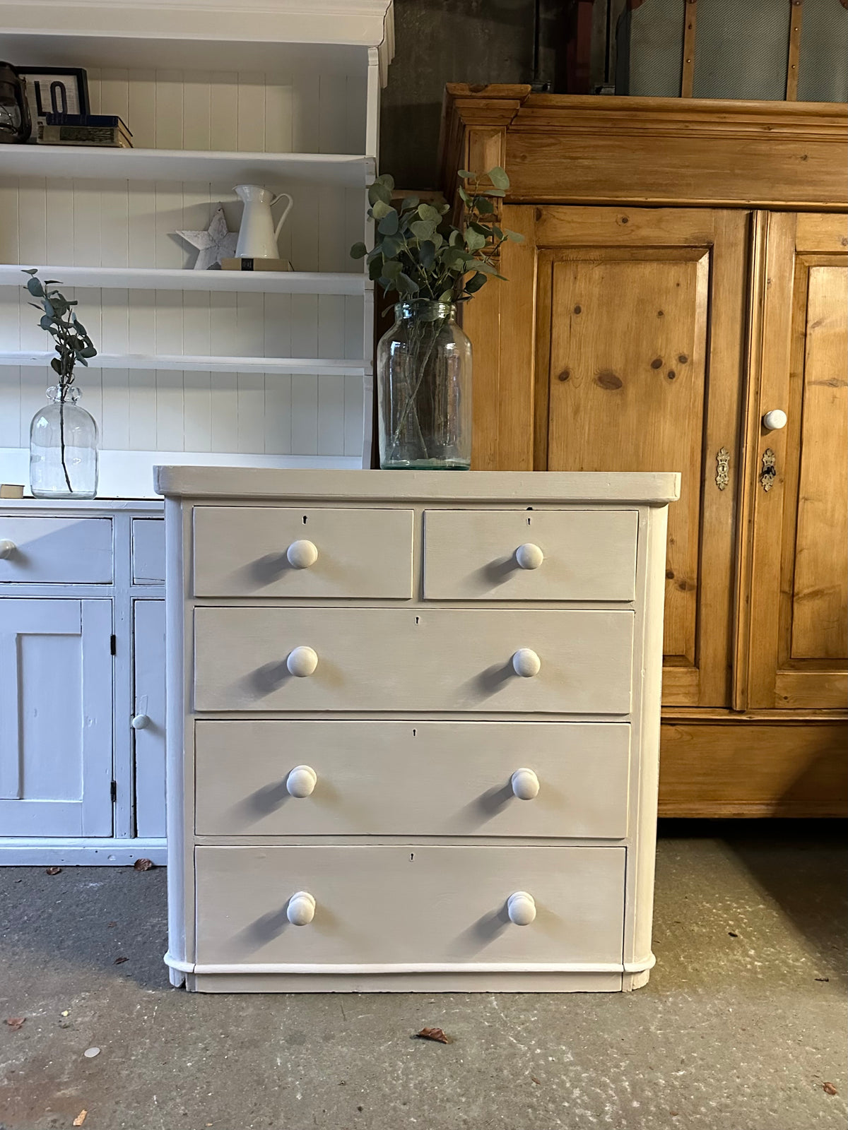 Vintage chest of drawers