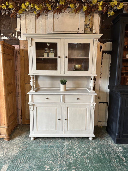 Vintage dresser