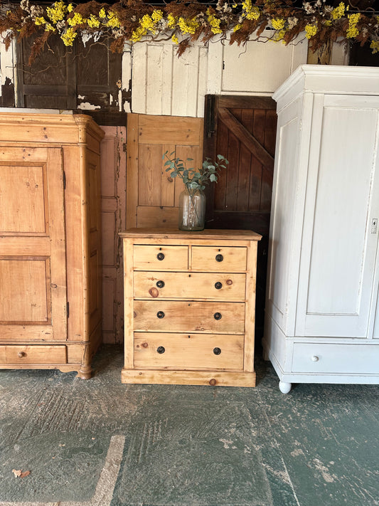 Rustic vintage chest of drawers