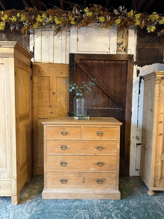 Rustic vintage chest of drawers