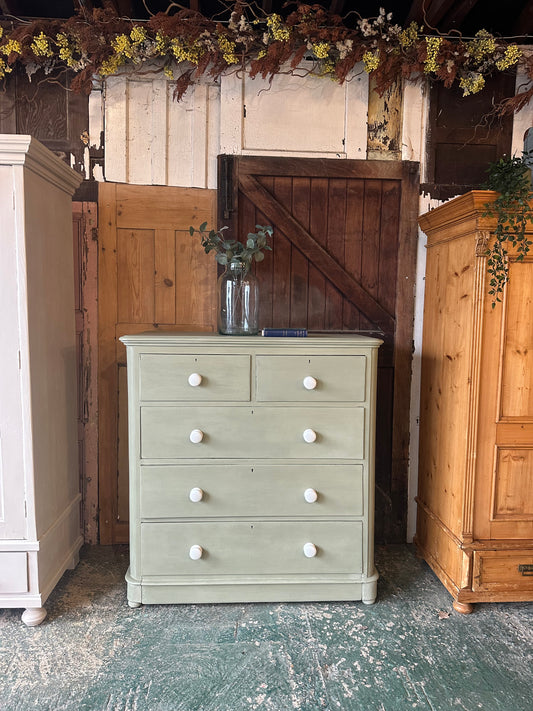 Rustic vintage chest of drawers