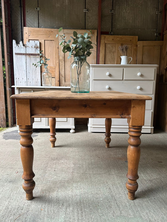 Farmhouse table 4-6 seater