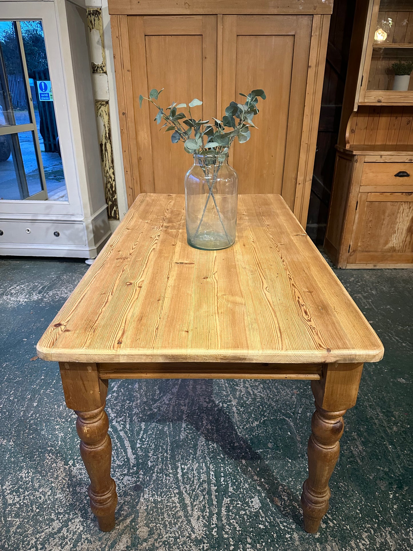 Rustic farmhouse table 6 seater