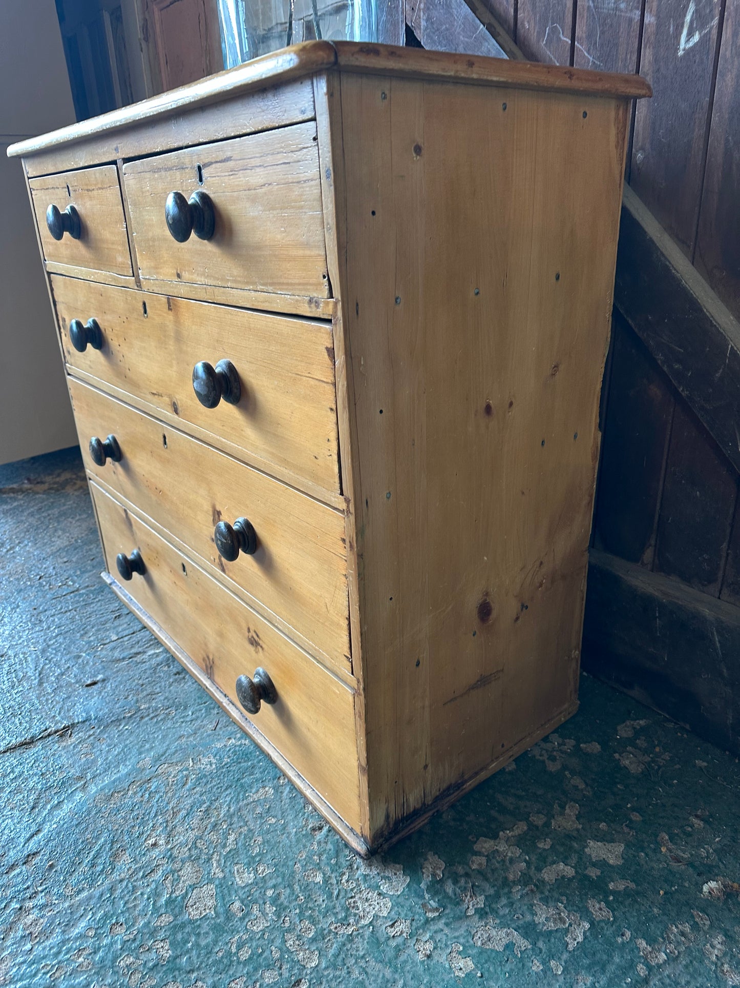 Rustic vintage chest of drawers