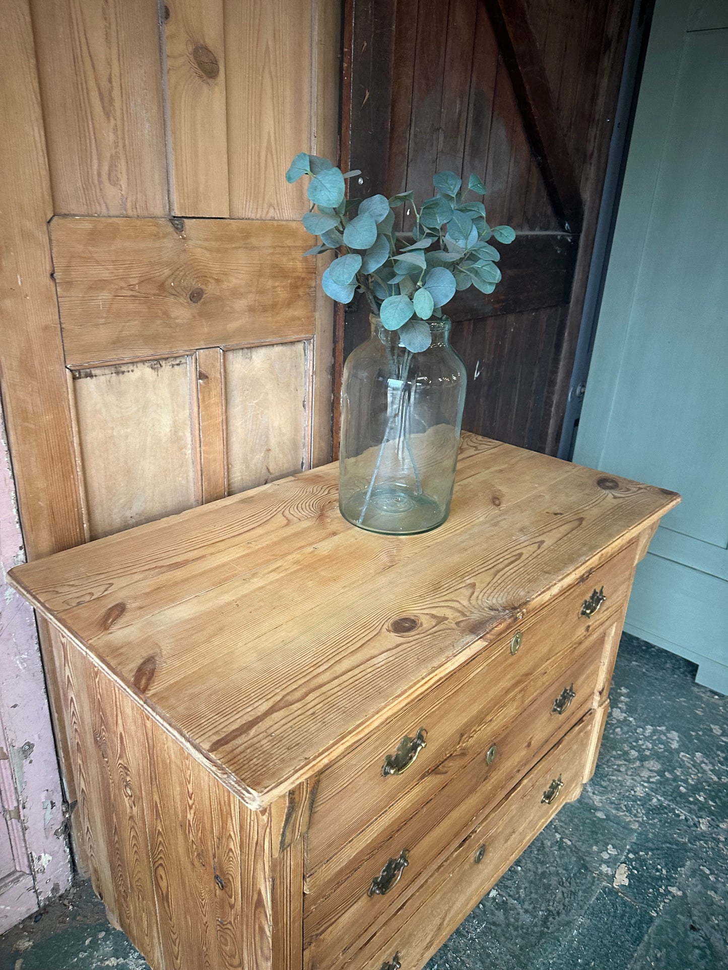 Rustic vintage chest of drawers