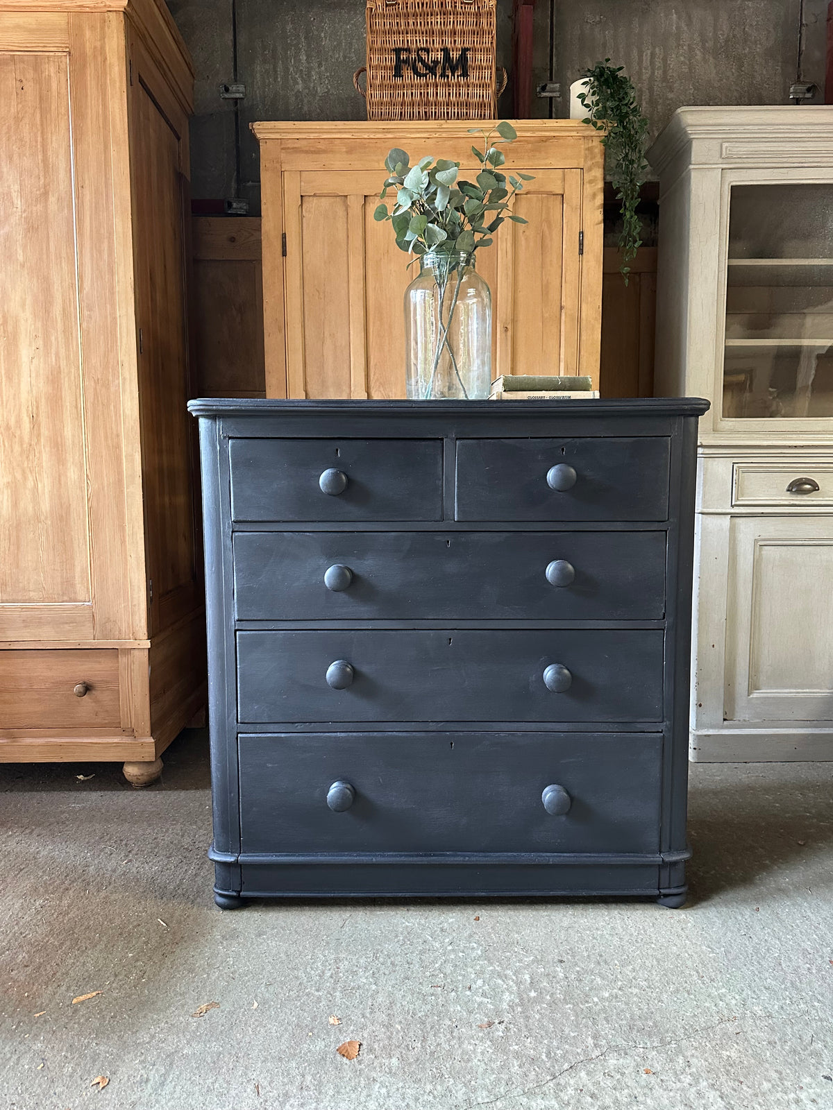 Vintage chest of drawers