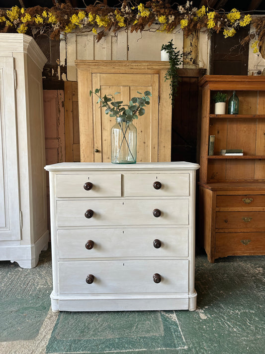 Vintage chest of drawers