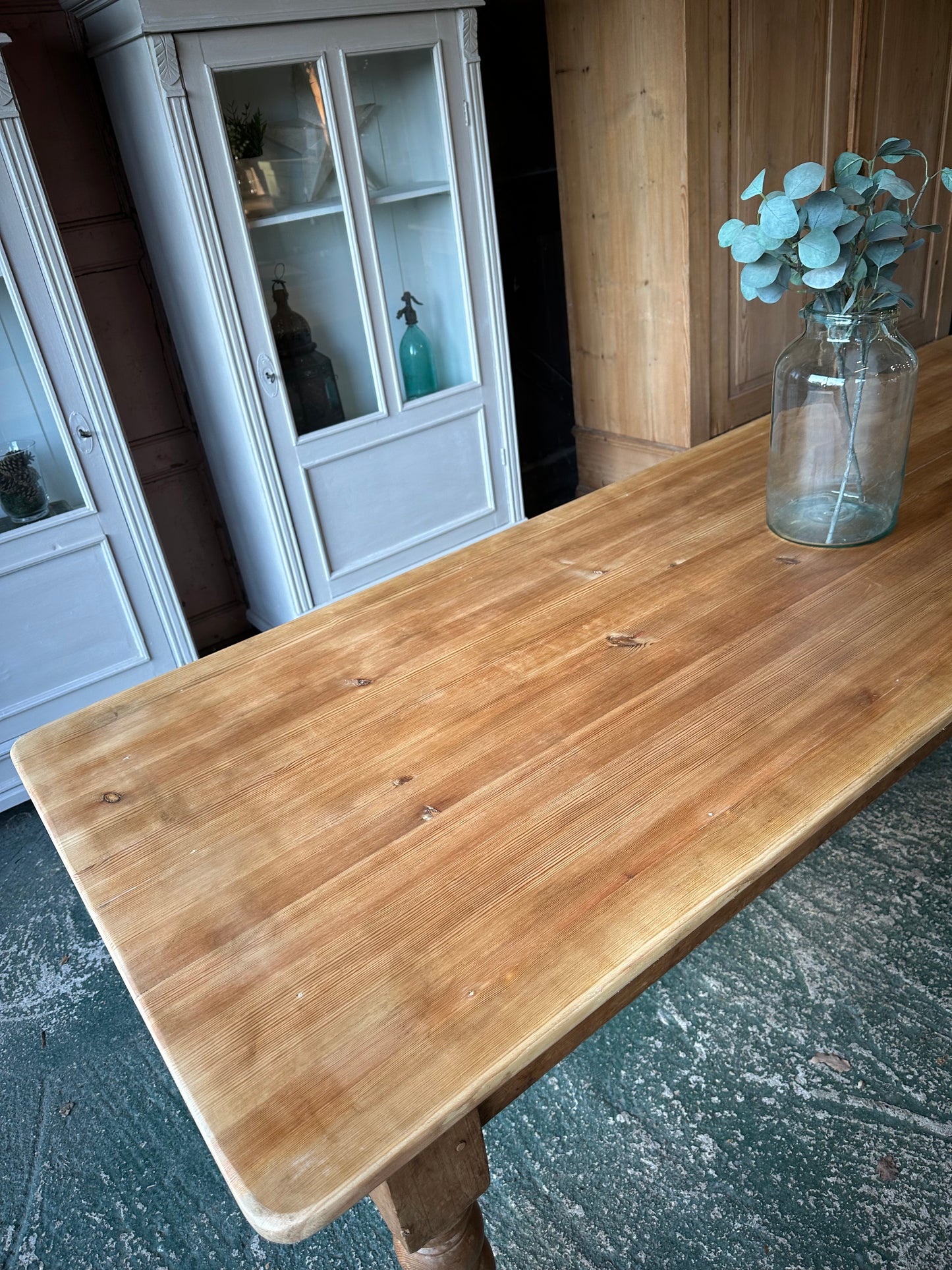 Rustic farmhouse table 10 seater