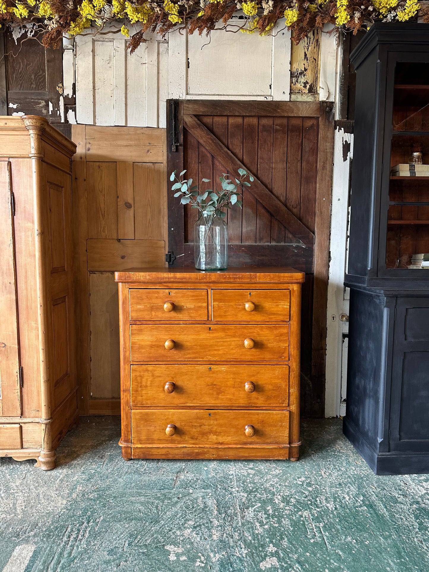 Rustic vintage chest of drawers
