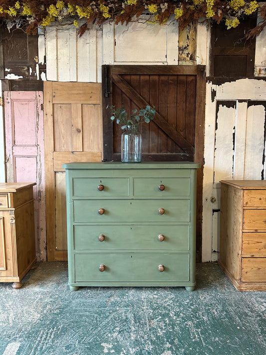 Vintage chest of drawers