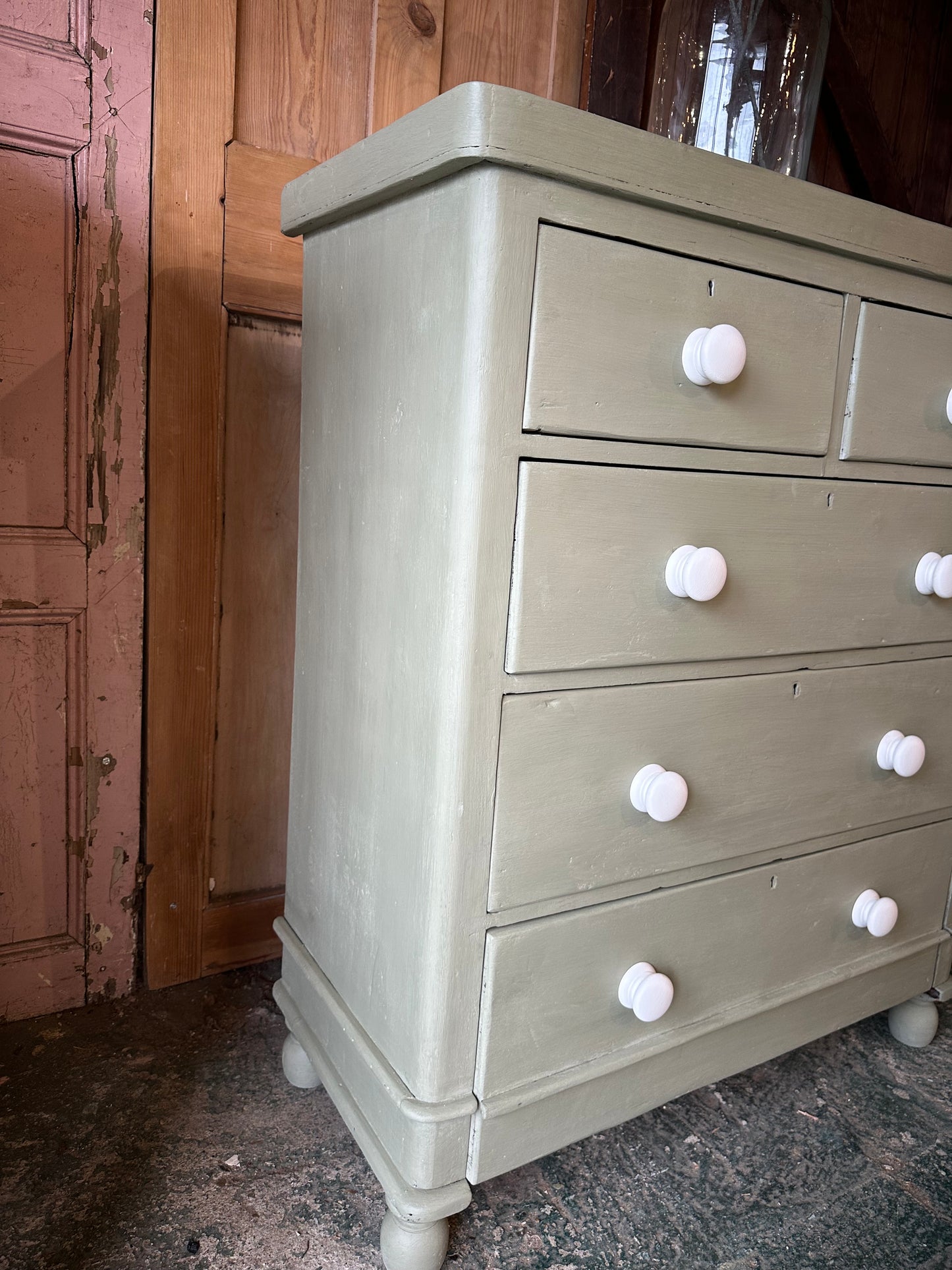 Rustic vintage chest of drawers