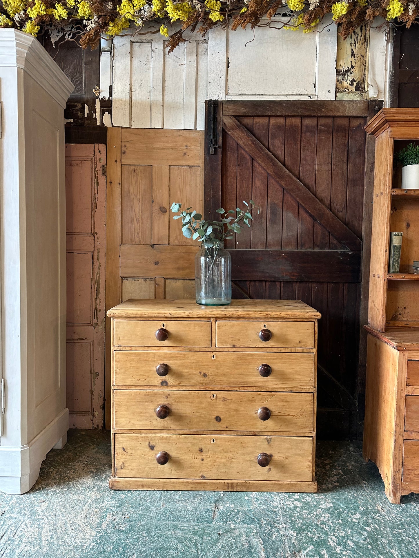 Vintage chest of drawers
