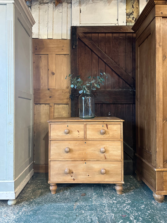 Rustic vintage chest of drawers