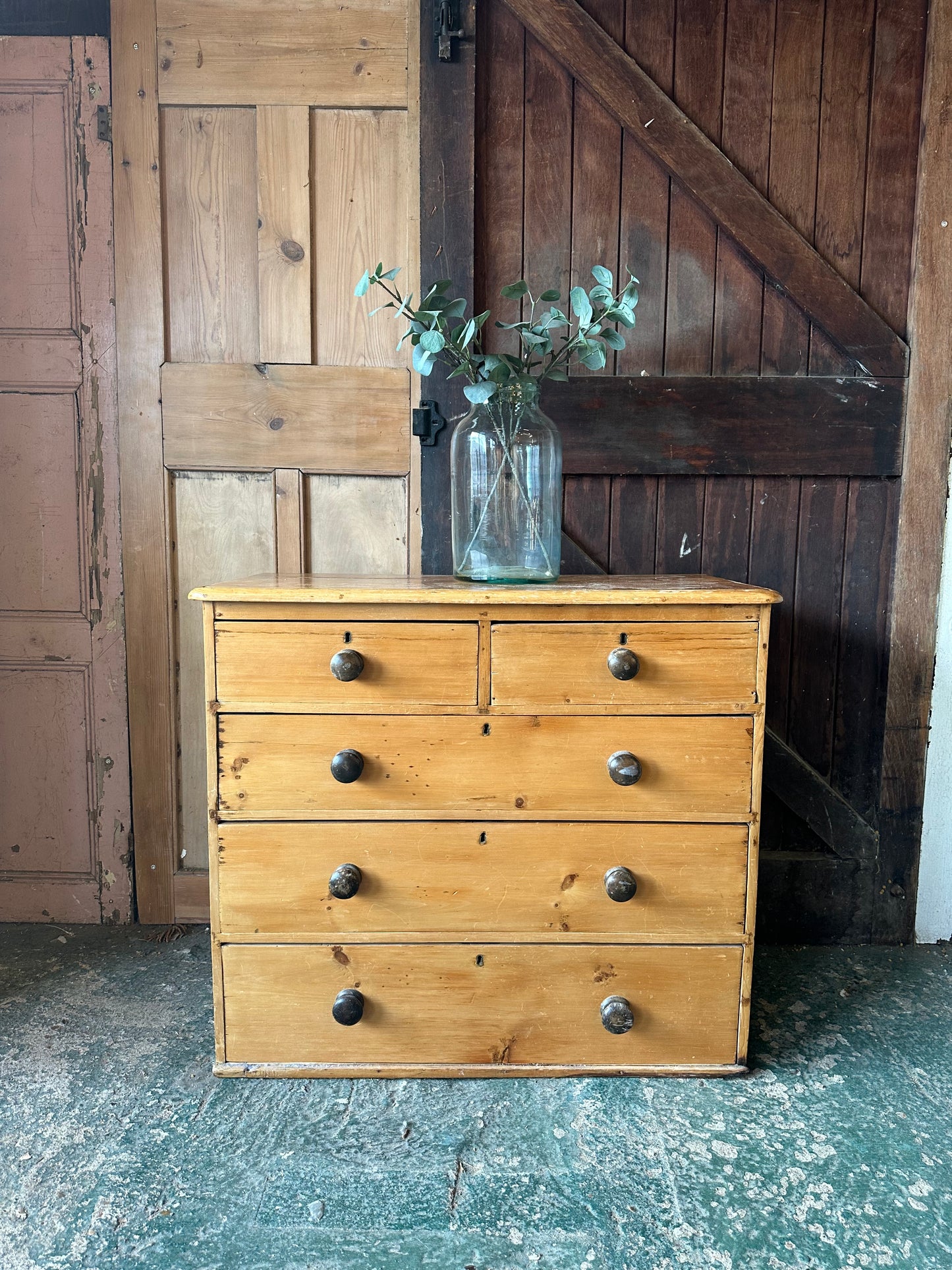 Rustic vintage chest of drawers