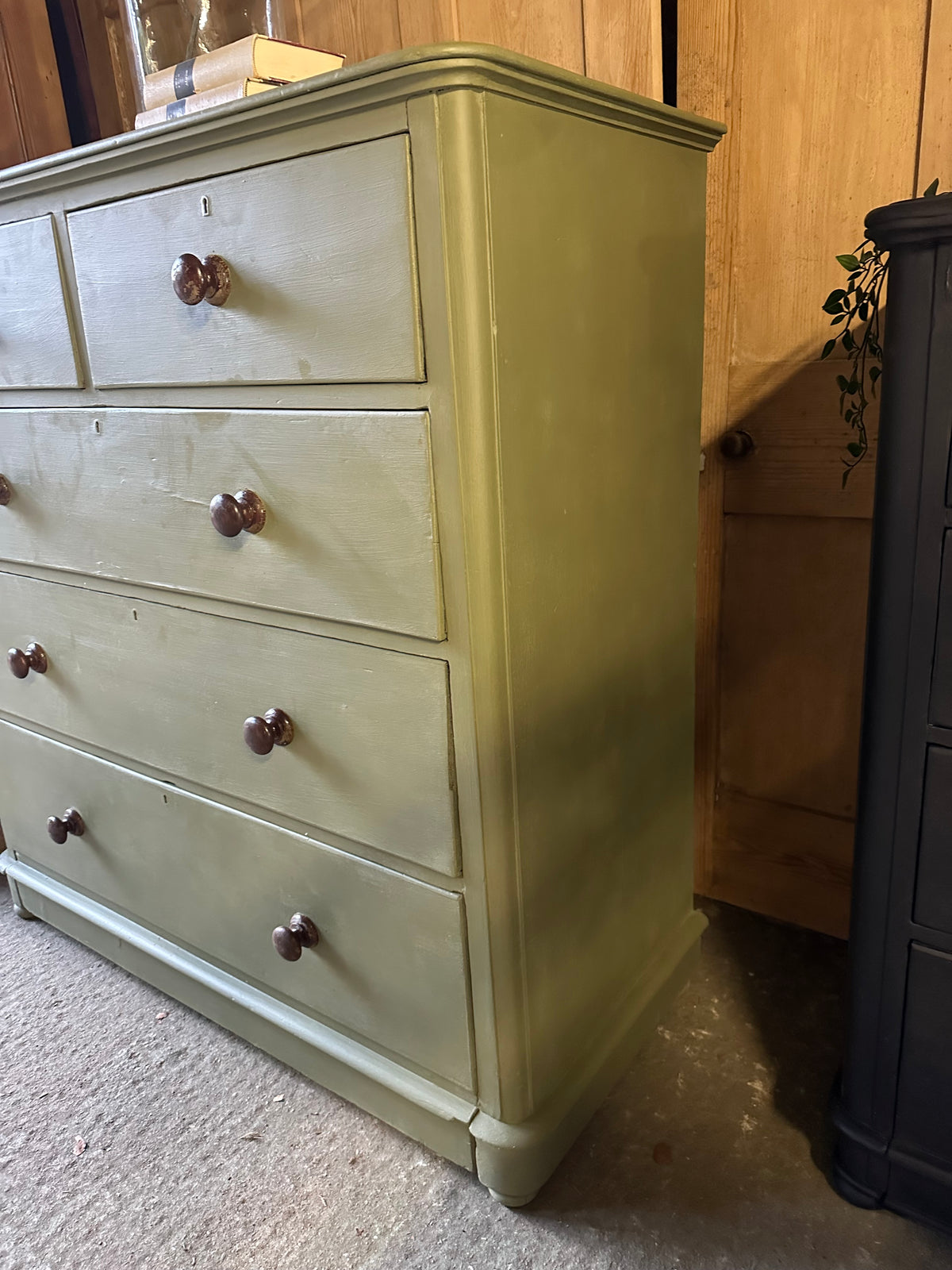 Vintage chest of drawers