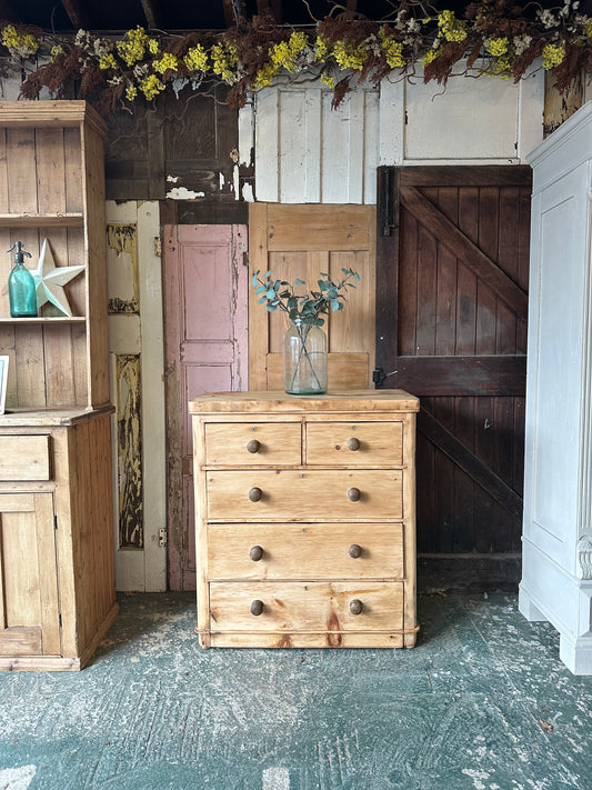 Vintage chest of drawers