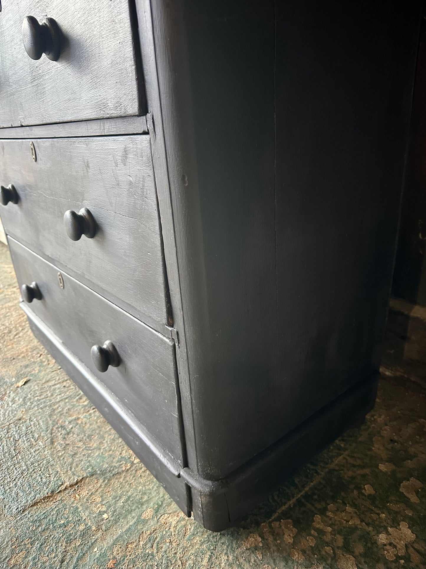 Rustic vintage chest of drawers