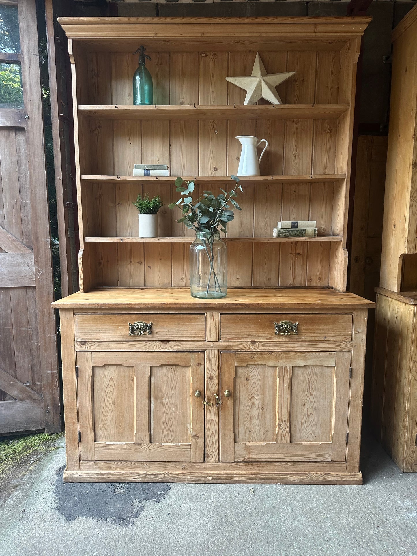 Vintage dresser