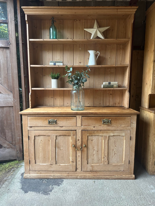 Vintage dresser