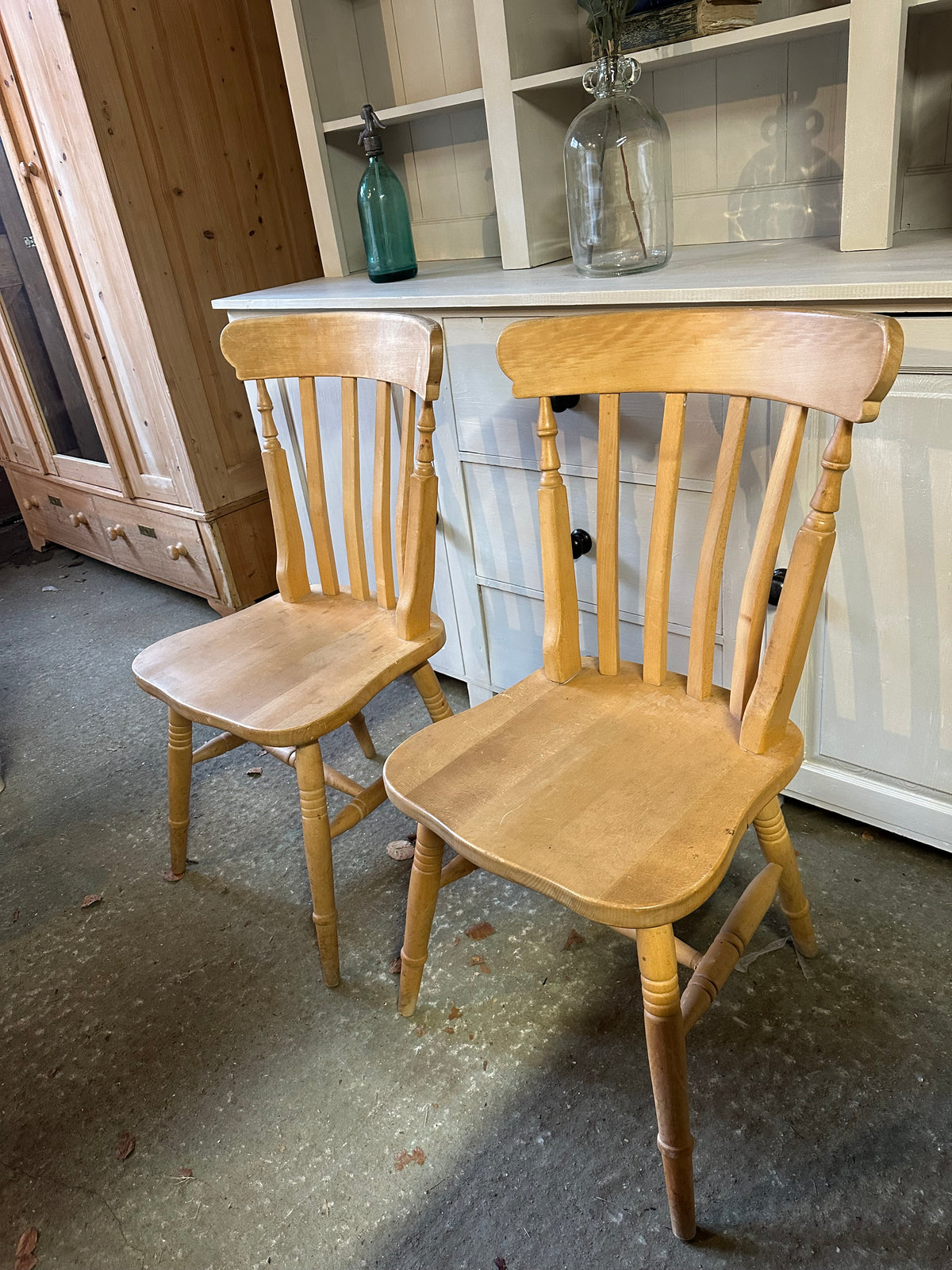 Farmhouse chairs (1 pair)