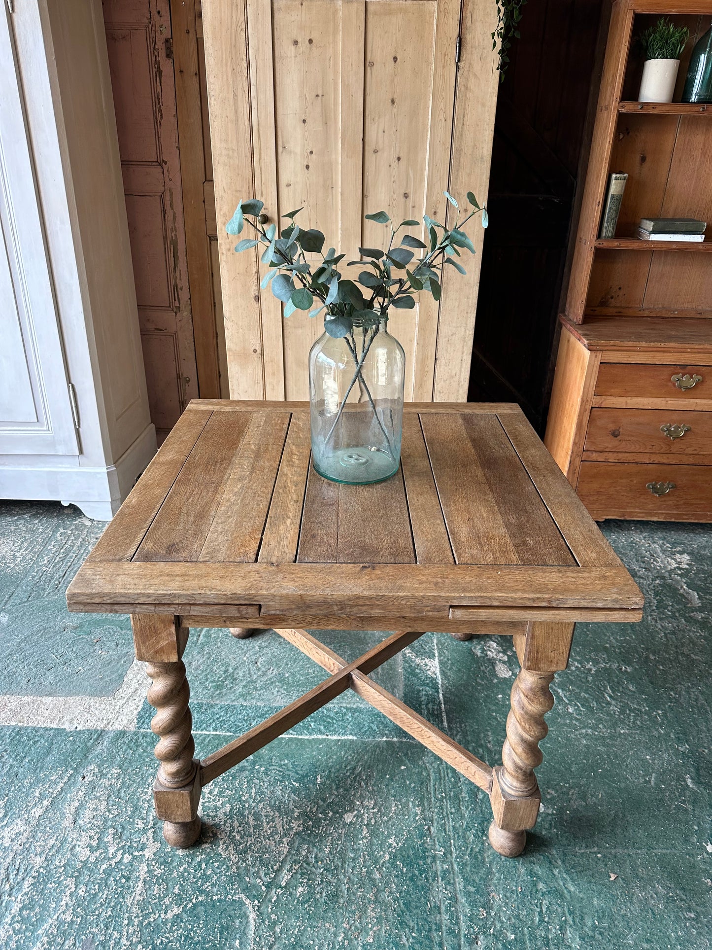 Rustic barley twist oak draw leaf table 4-6 seater