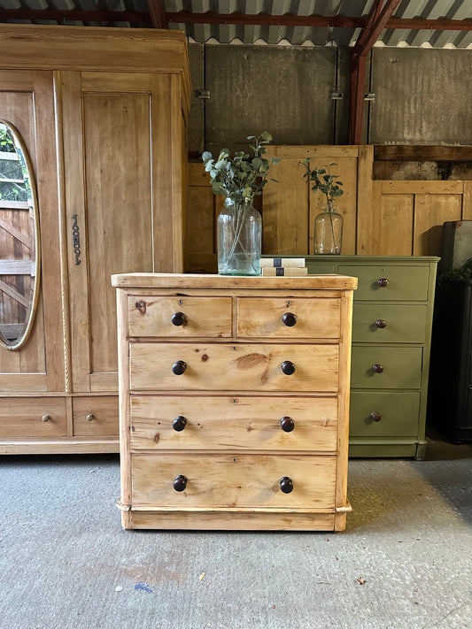 Vintage chest of drawers