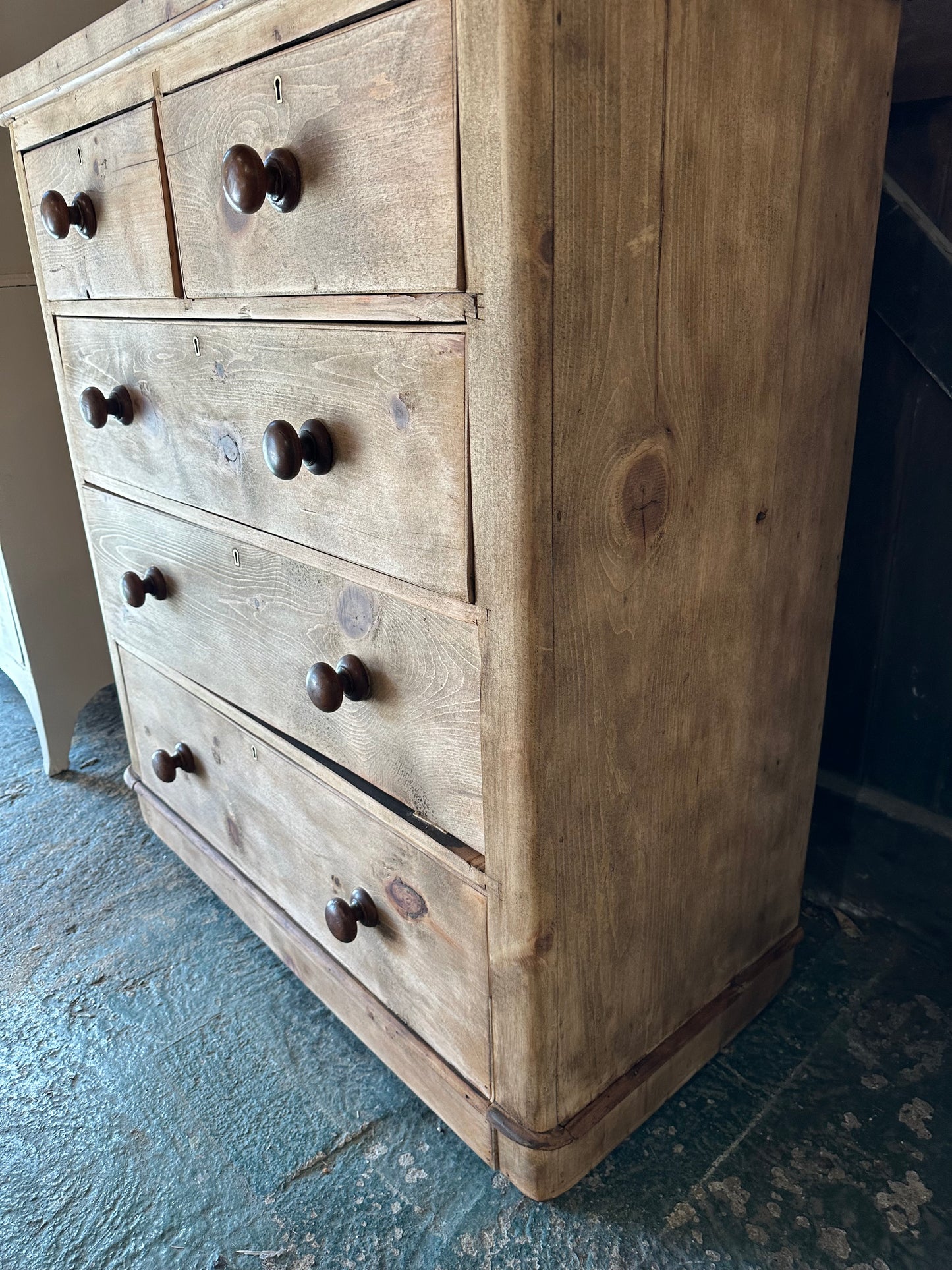 Vintage chest of drawers