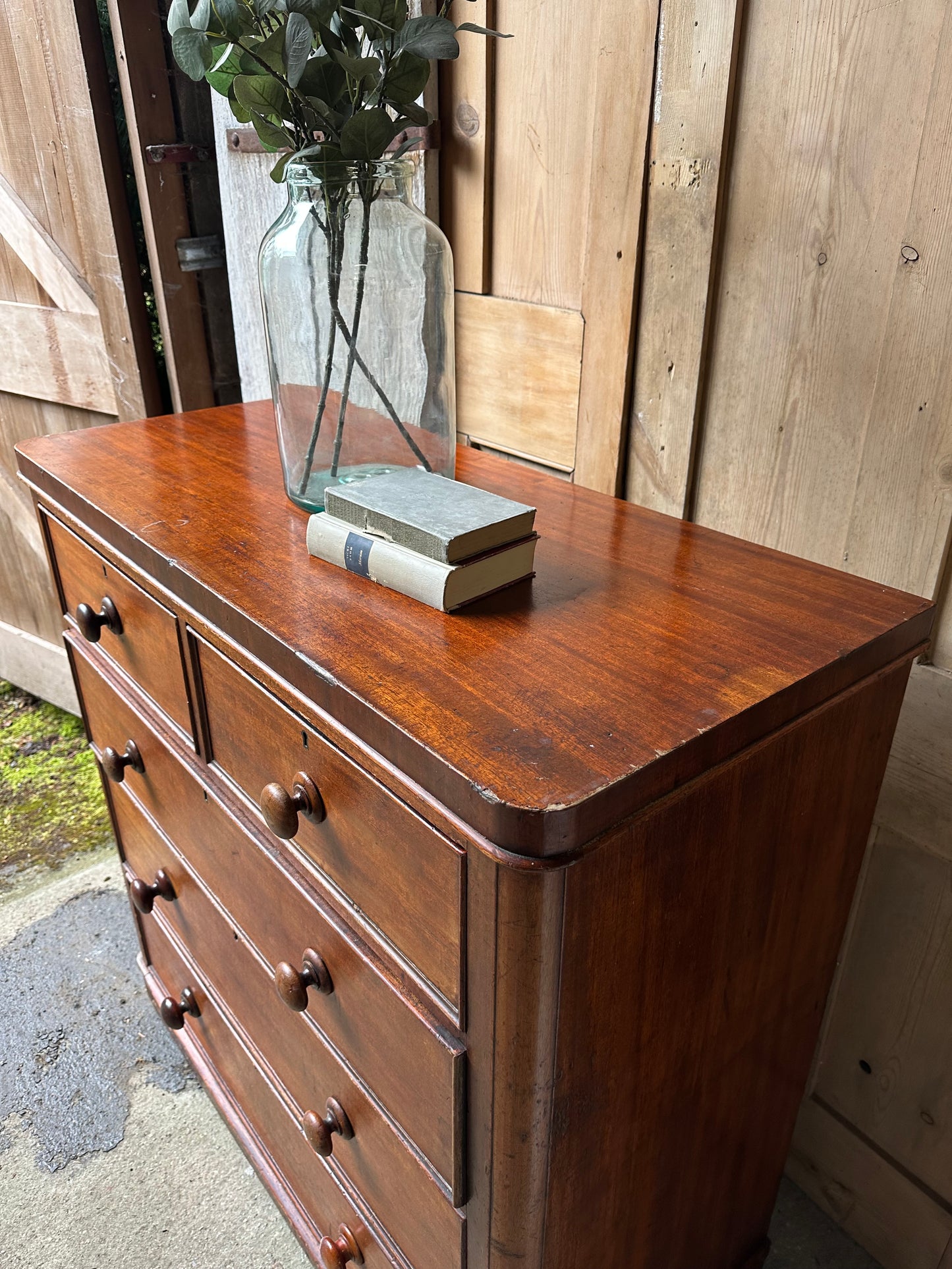 Vintage chest of drawers
