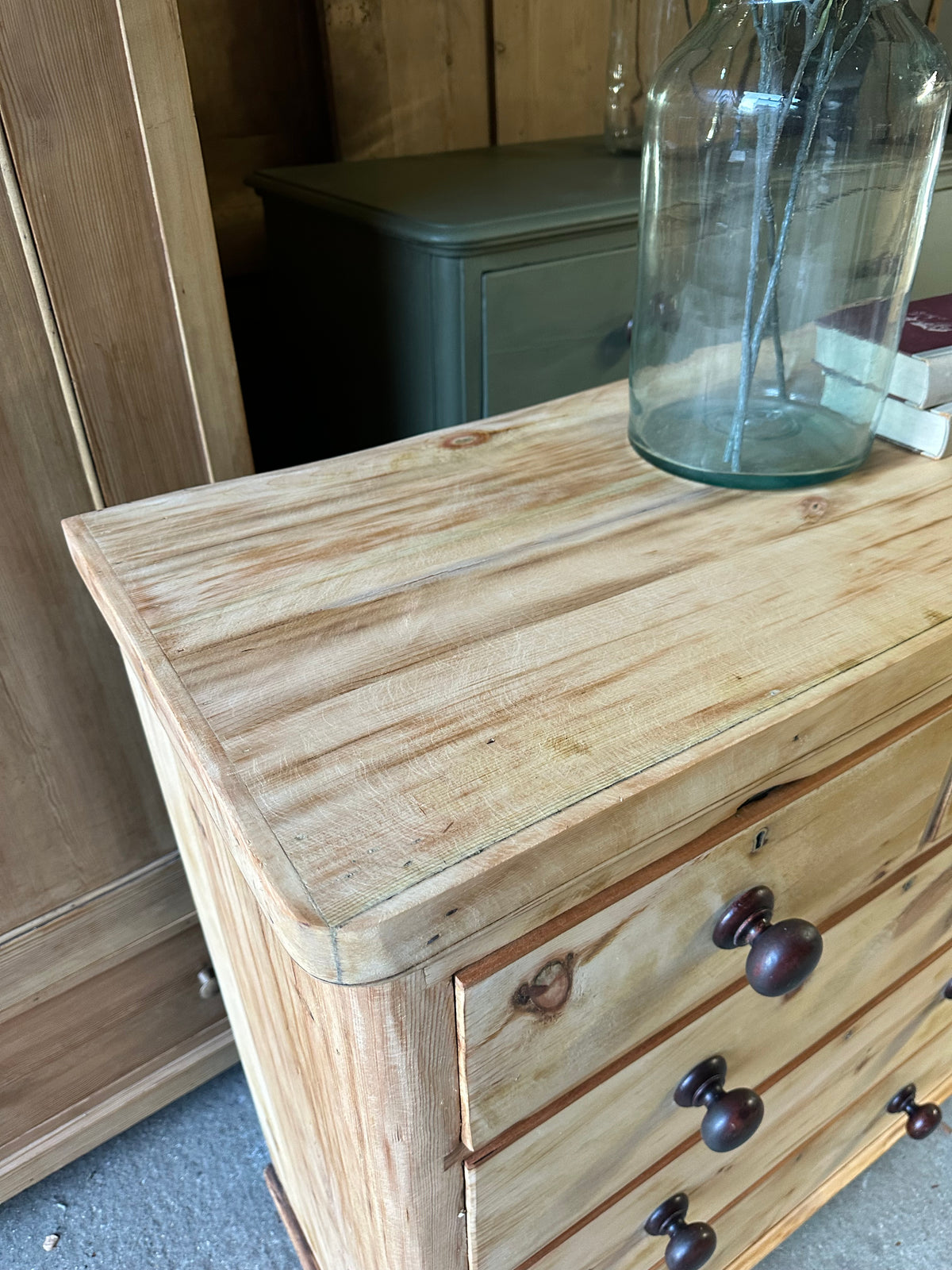 Vintage chest of drawers