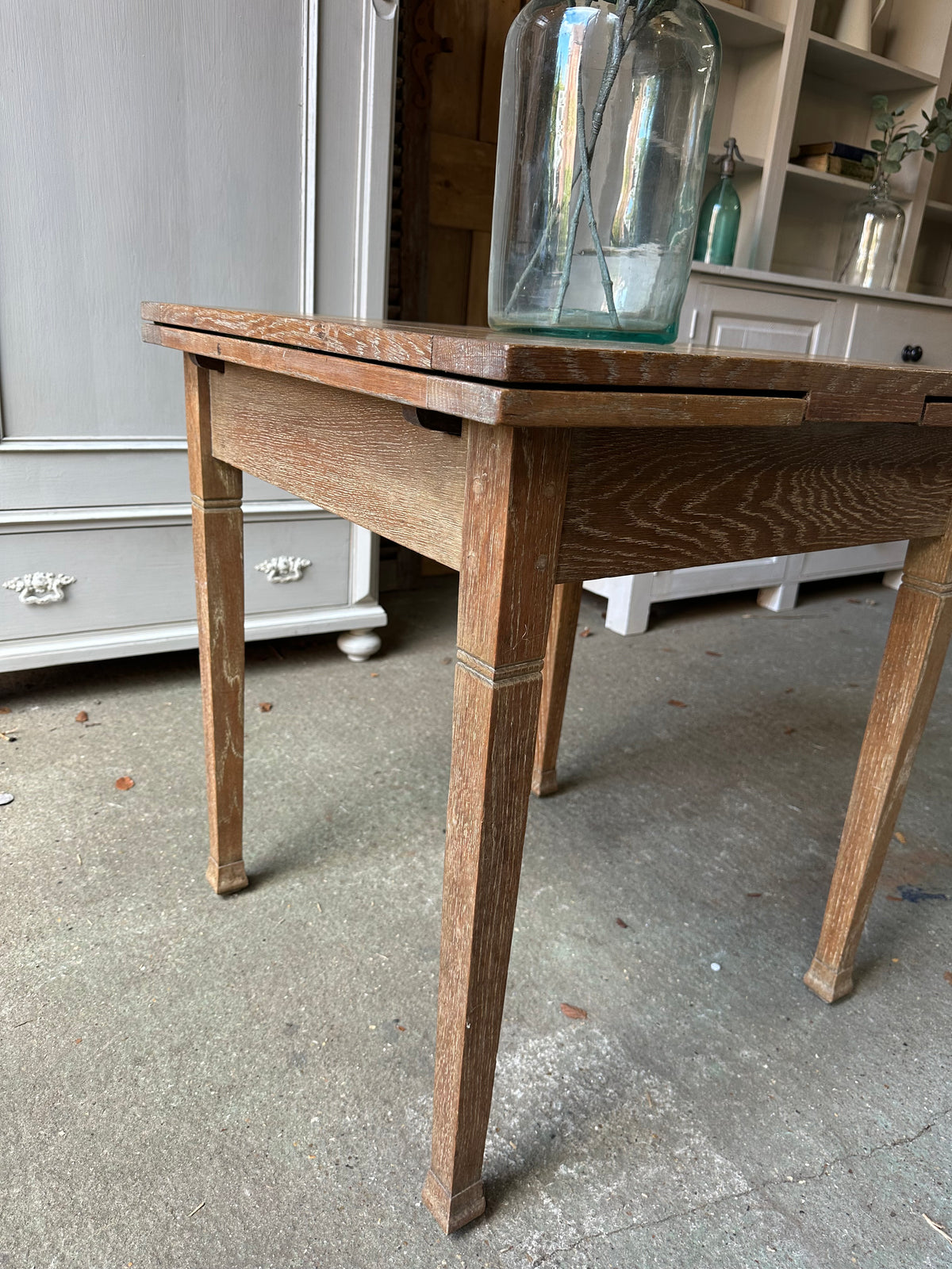 Vintage oak draw leaf table 2-4 seater