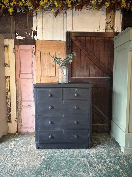 Rustic vintage chest of drawers