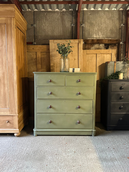 Vintage chest of drawers
