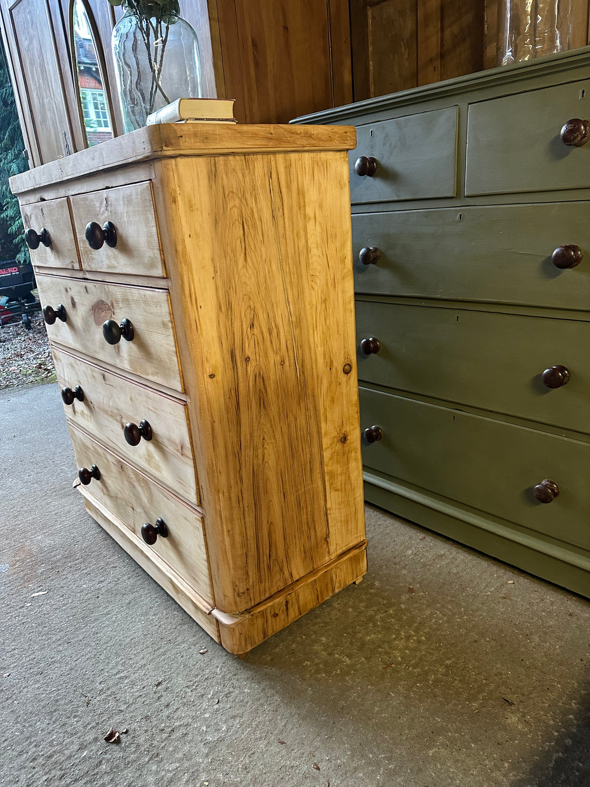 Vintage chest of drawers