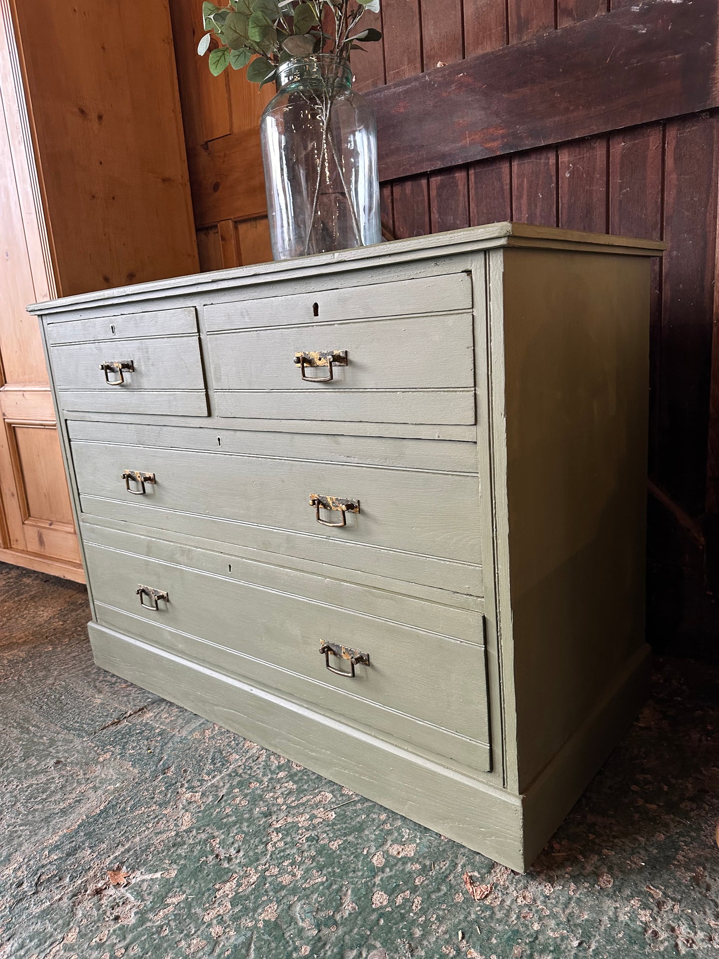 Rustic vintage chest of drawers