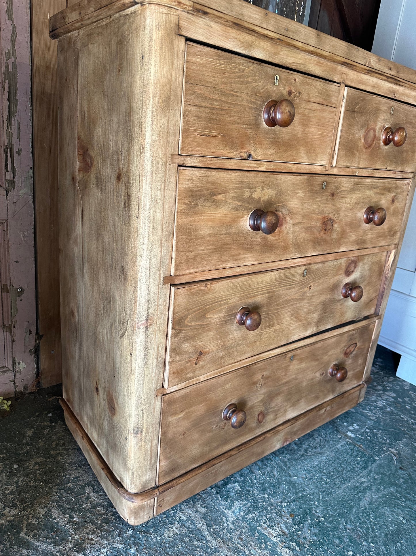 Vintage chest of drawers
