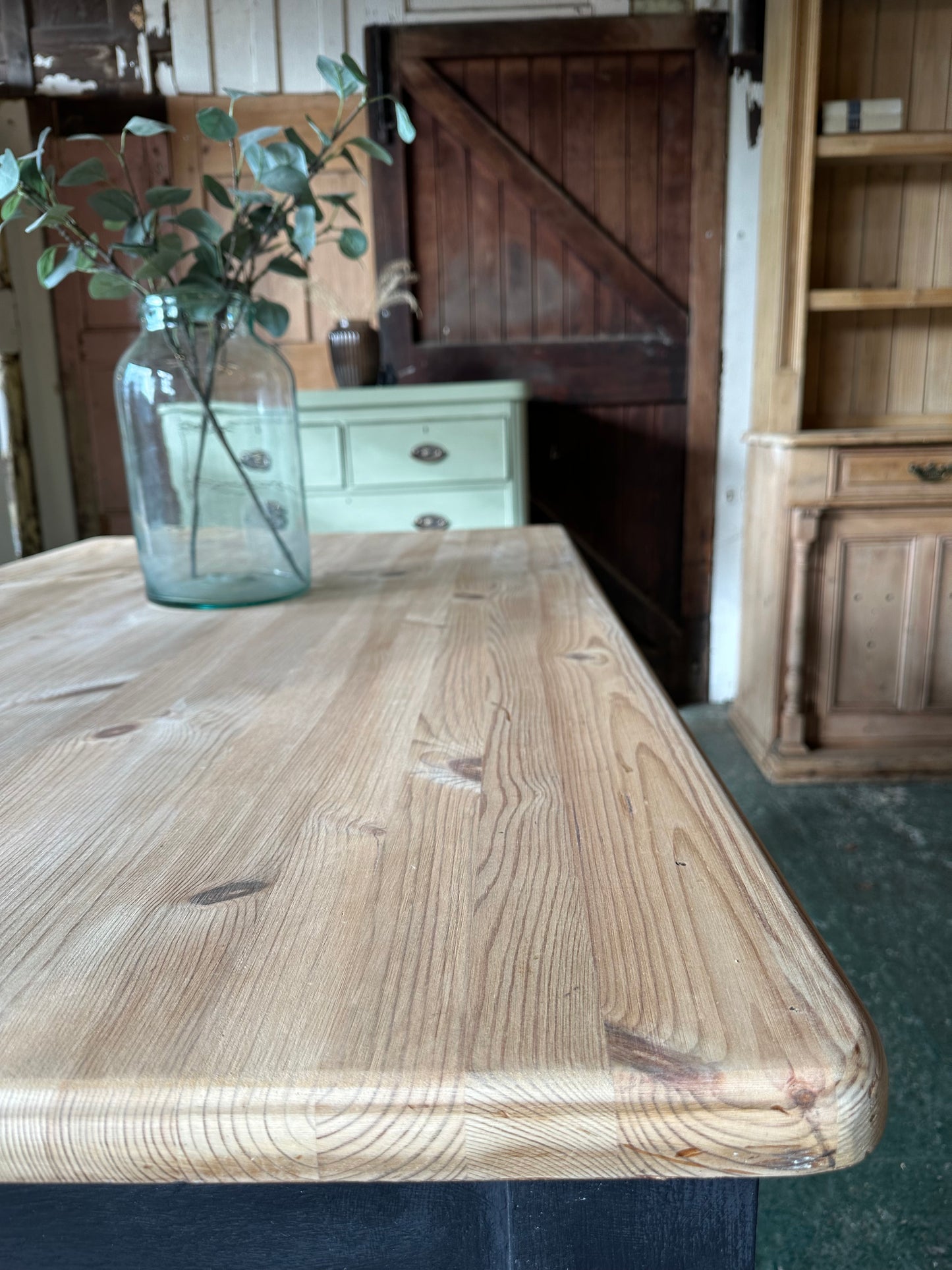 Rustic farmhouse table 6 seater