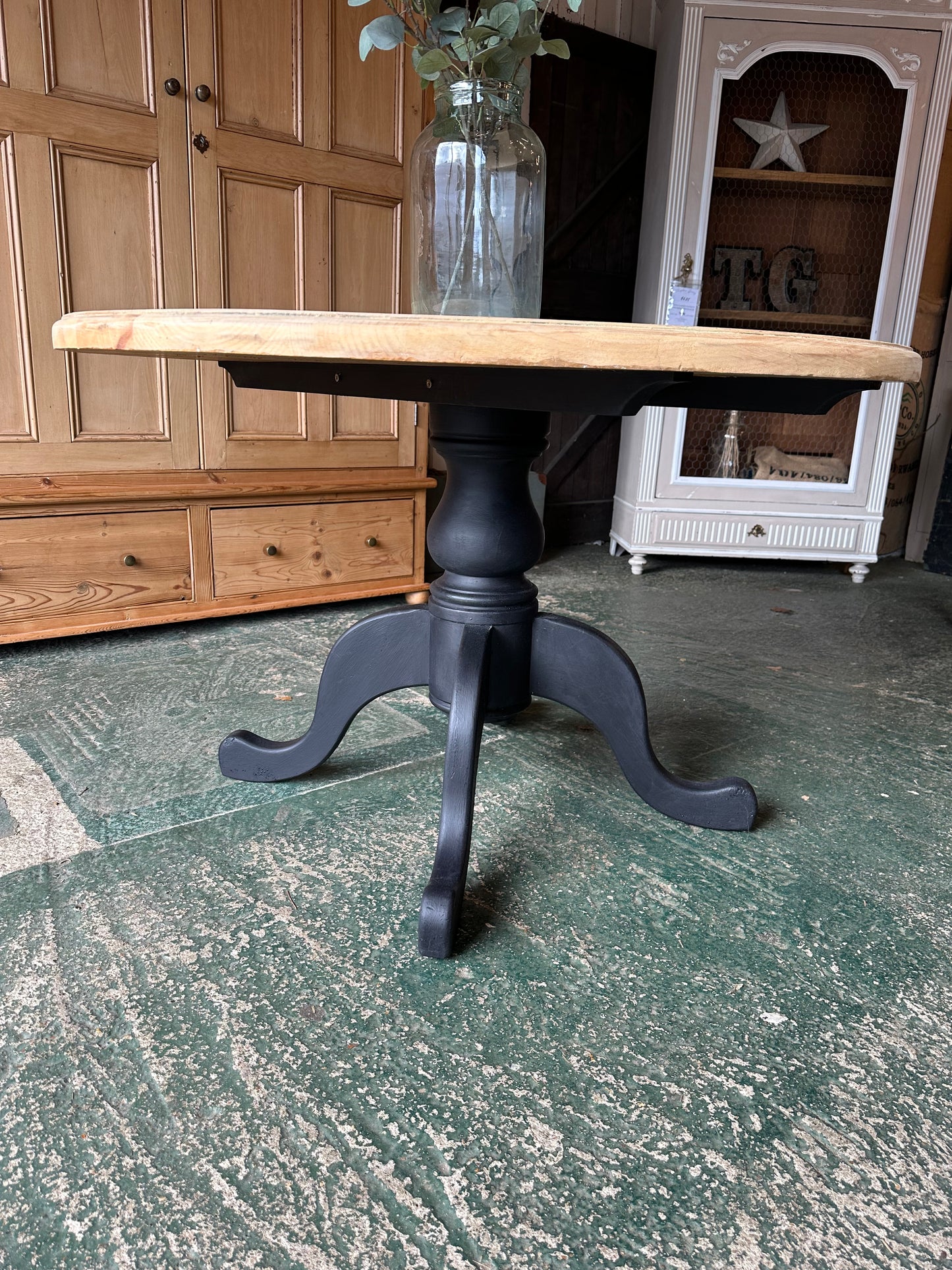 Rustic pine pedestal table