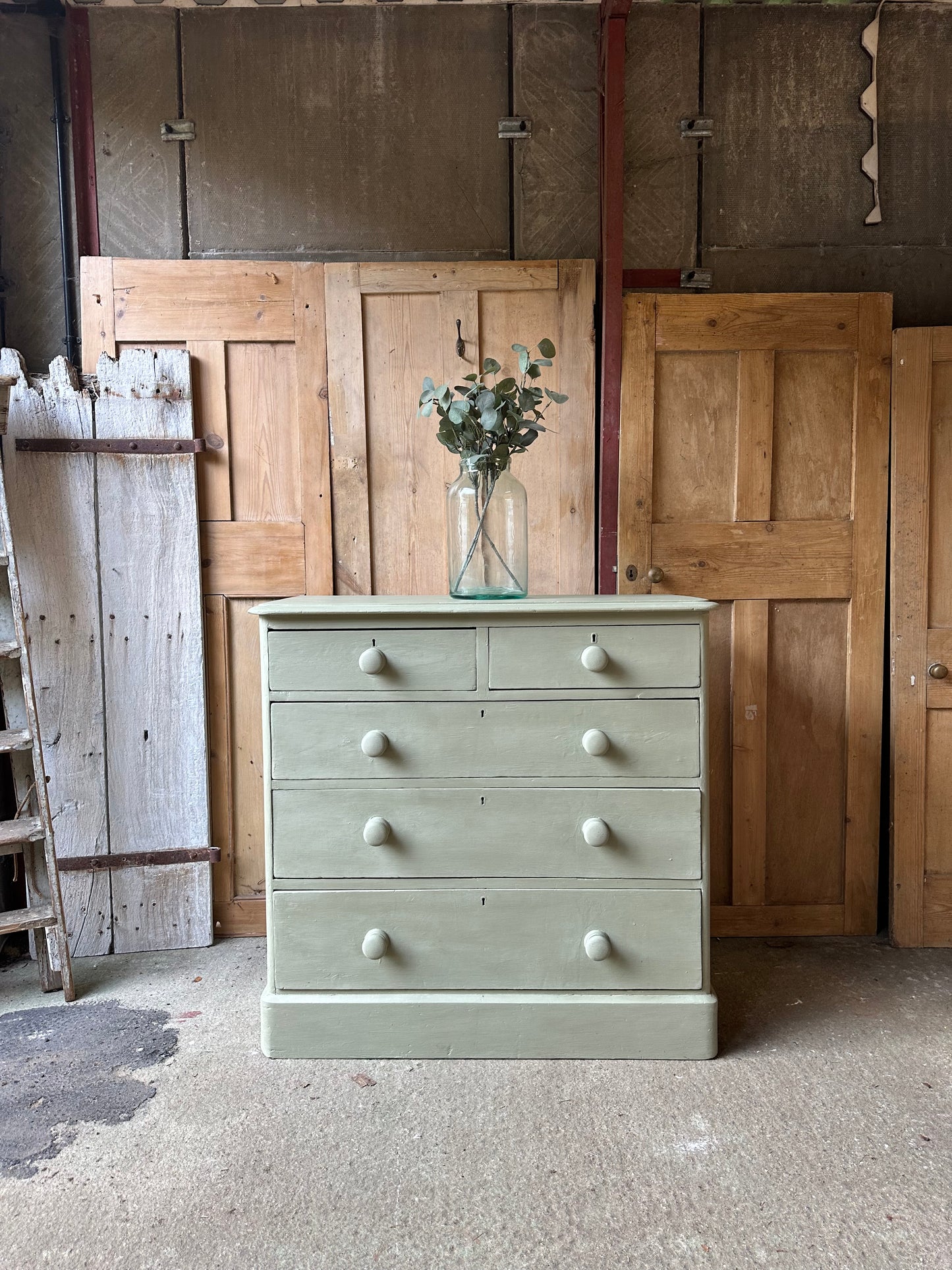Vintage chest of drawers