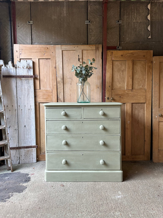 Vintage chest of drawers