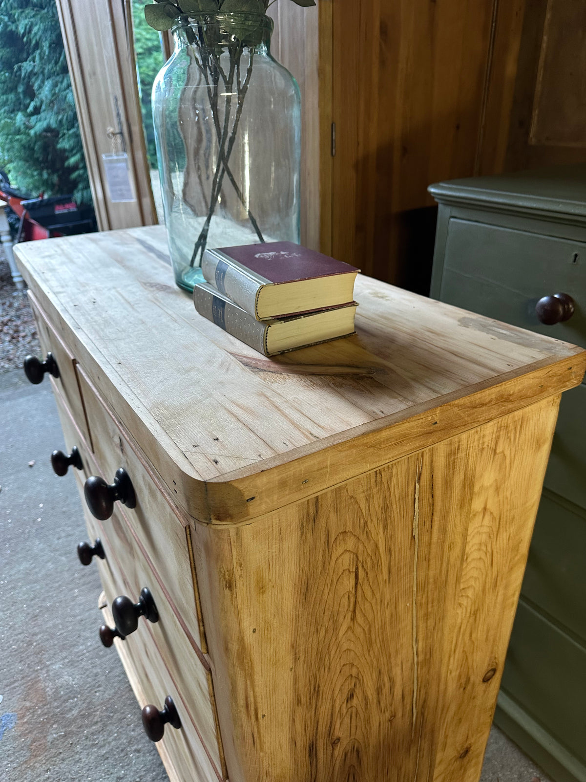 Vintage chest of drawers