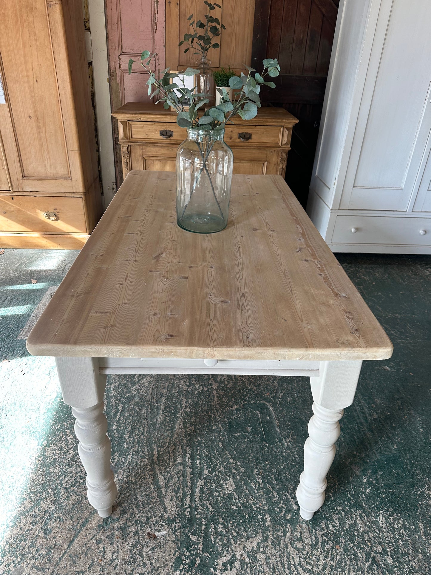 Rustic farmhouse table 6 seater