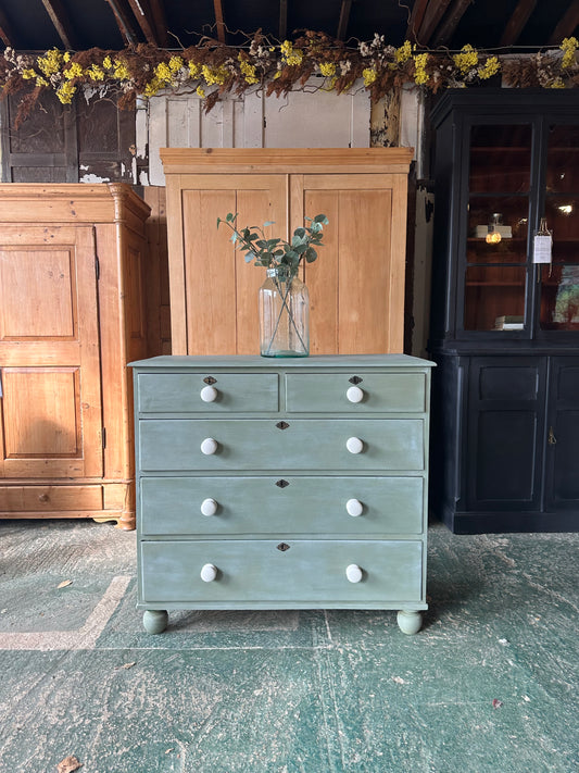 Vintage chest of drawers